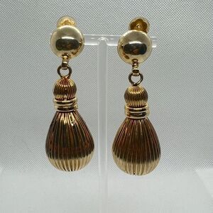 Gold Tone Fluted Teardrop Dangle Clip On Earrings Runway Fabulous Statement Drag